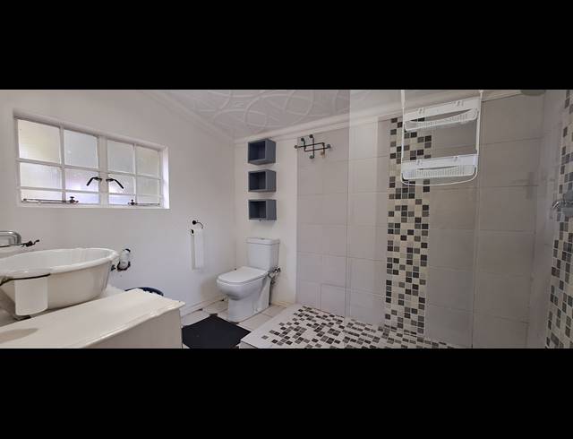 2 BEDROOM APARTMENT RENTED IN CLARENDON